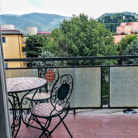 Appartamento Con Terrazzo Zona Ospedale Civile Brescia Luaran gambar