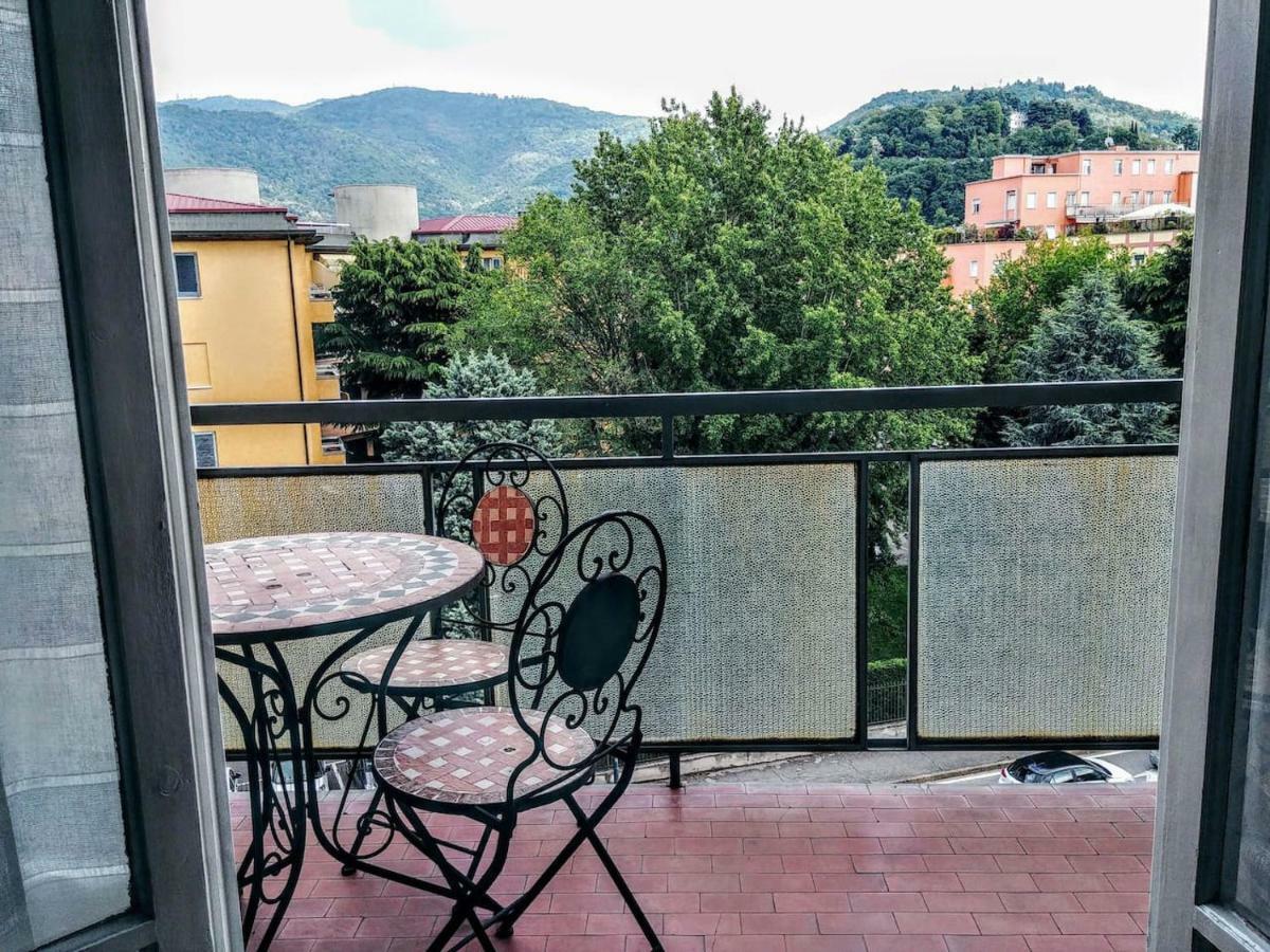 Appartamento Con Terrazzo Zona Ospedale Civile Brescia Luaran gambar