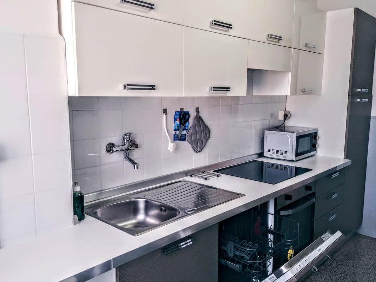 Appartamento Con Terrazzo Zona Ospedale Civile Brescia Luaran gambar