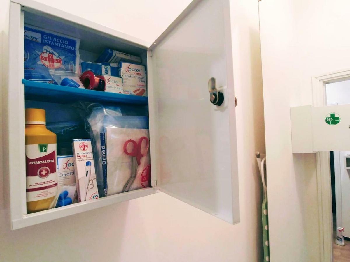 Appartamento Con Terrazzo Zona Ospedale Civile Brescia Luaran gambar