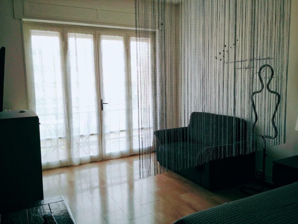 Appartamento Con Terrazzo Zona Ospedale Civile Brescia Luaran gambar